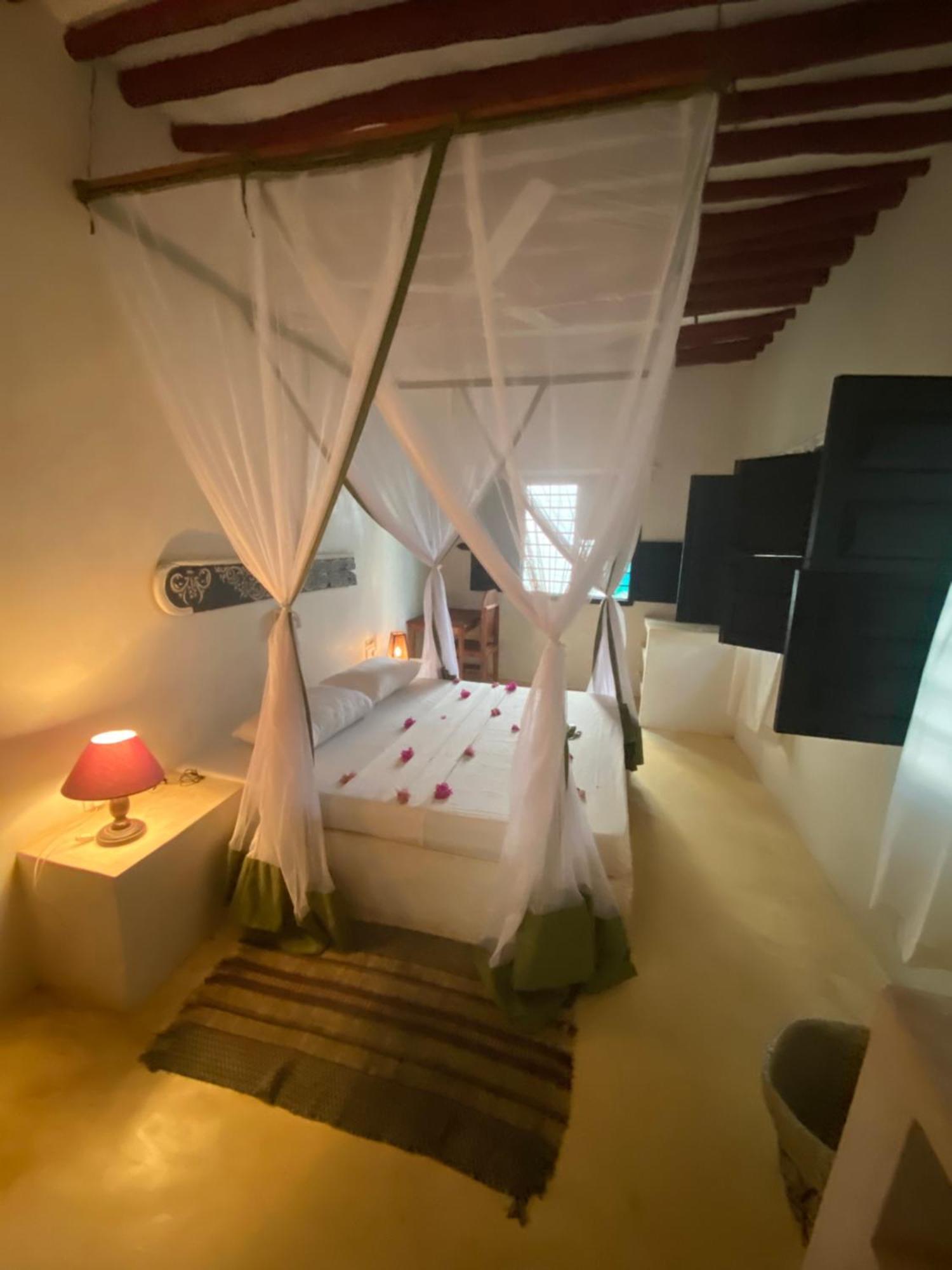 Bed and Breakfast Lajoya House Ламу Экстерьер фото